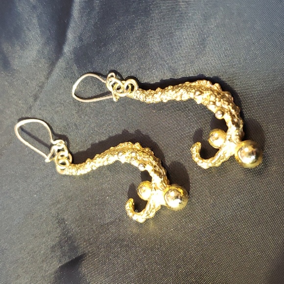 Gold dangle seahorse music note shaped cluster nugget earrings - Picture 2 of 7